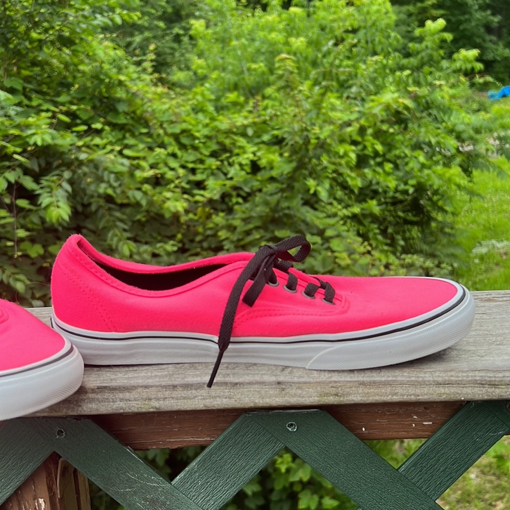 Vans Unisex Canvas Pink Sneakers Sz 10 NWOT - Picture 2 of 10